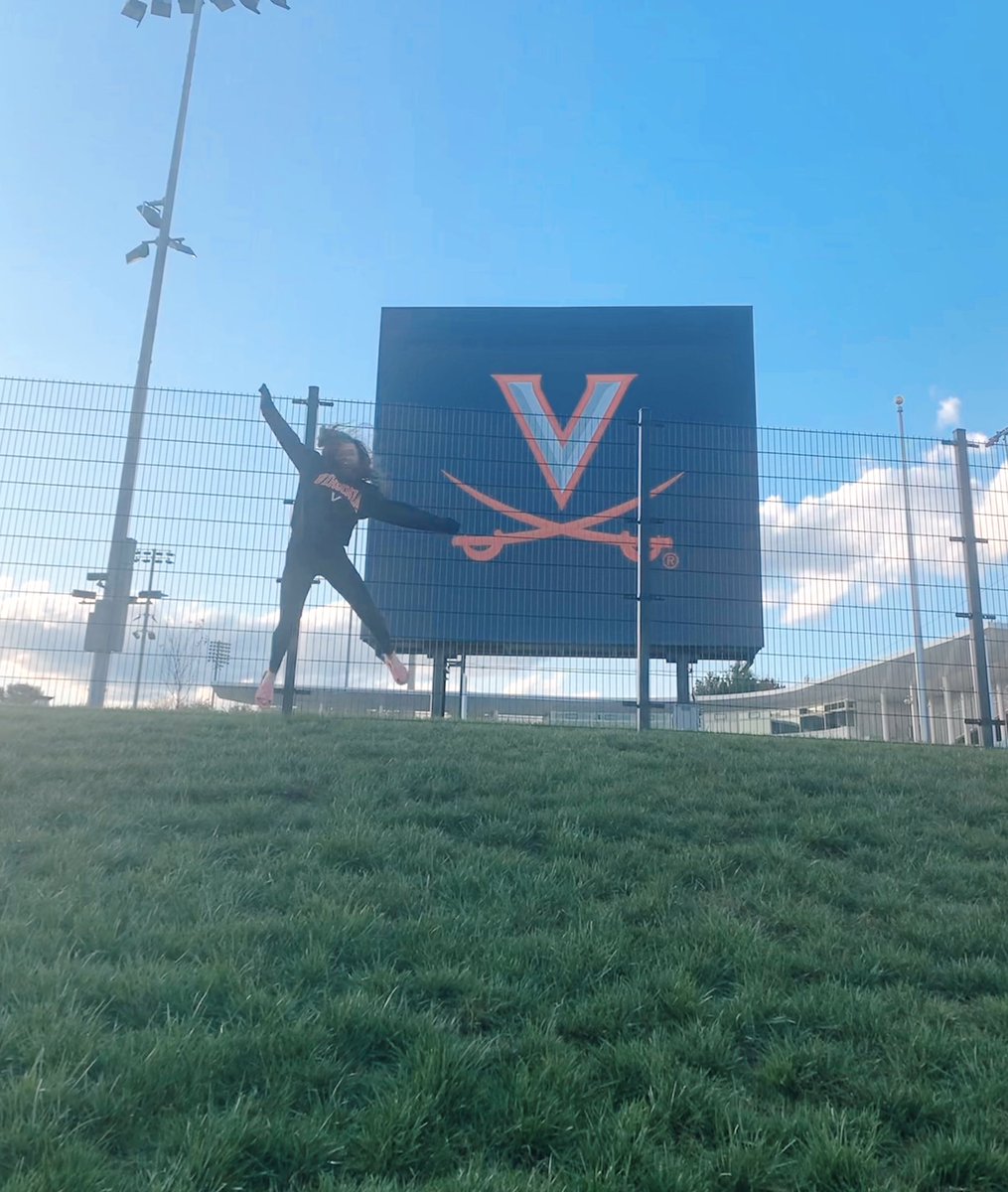 gbaylog's tweet photo. sometimes plans change, i am so excited to continue my softball career at the university of virginia. the biggest thank u to my lifelong friends that i have made at coastal. here’s to new beginnings #gohoos 🧡💙⚔️ https://t.co/Xy1LF9V5c6