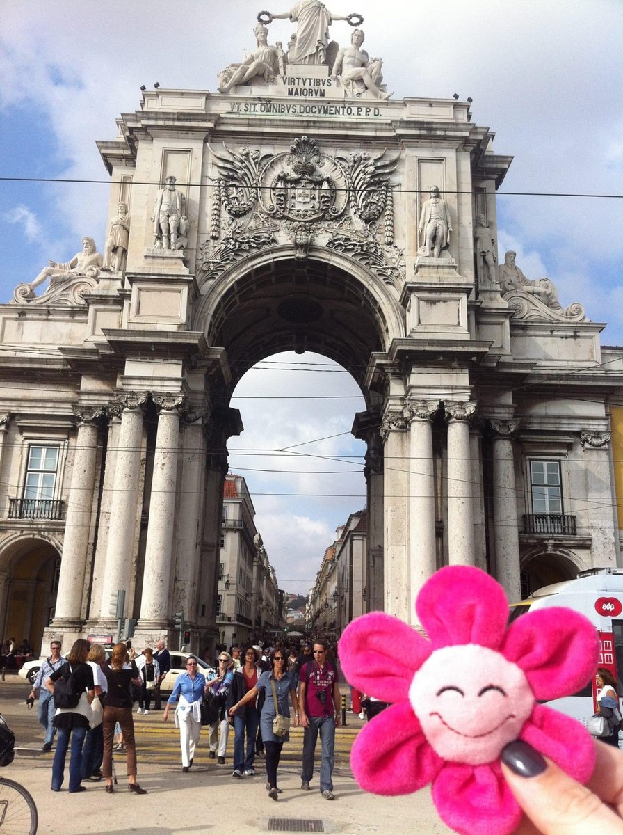 Nailebrity's tweet photo. 30 Days of Elaine's Travels
Portugal was both fun for sightseeing and for the street culture.
#Travel  #beauty #nailart #fashion #love #nailpolish #manicure #nails https://t.co/IPORJWY2dP