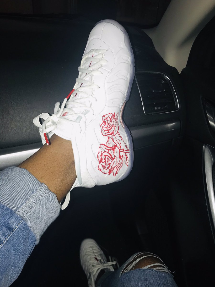 turquoisebrowne's tweet photo. Birthday Cake 🎂 ♏️ season 😜 #sneakerhead https://t.co/IHPisYYl9E