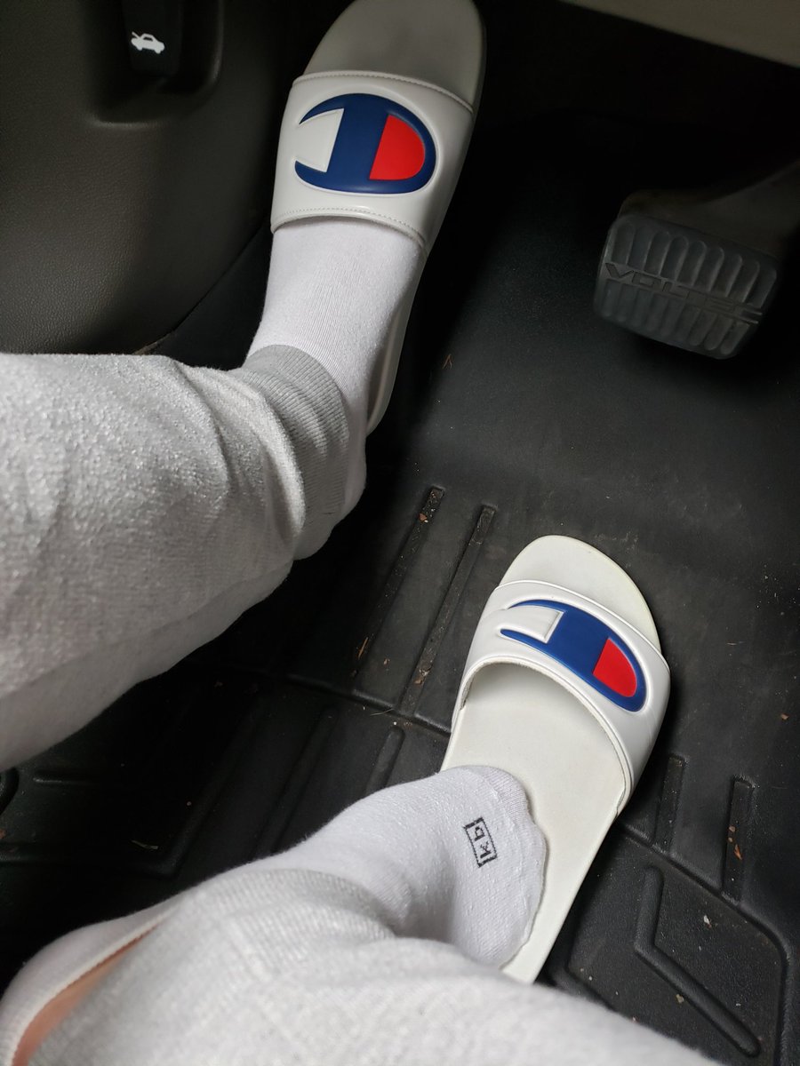 ful_adi's tweet photo. Chillin' in my white #Champion #Slides and #KBSocks #ChampionSlides #ChampionSliders #ChampionSandals #kbellsocks #CostcoSocks #SocksandSlides #SocksandSliders #Socksandsandals #Sockswithslides #Socksnslides https://t.co/j1UsPK6kYw