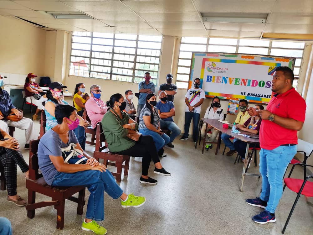 OrtilezAlexis's tweet photo. Este jueves #05Nov en el Sector los Magallanes del Mp. #SanDiego se juramentó el Comandito de Campaña Renacer del Comandante.

Una vez más nuestras Comunas y Consejos Comunales a la vanguardia del compromiso histórico.

#VenVamosJuntos al Rescate de nuestra Asamblea Nacional! https://t.co/8rU3RWAjsm