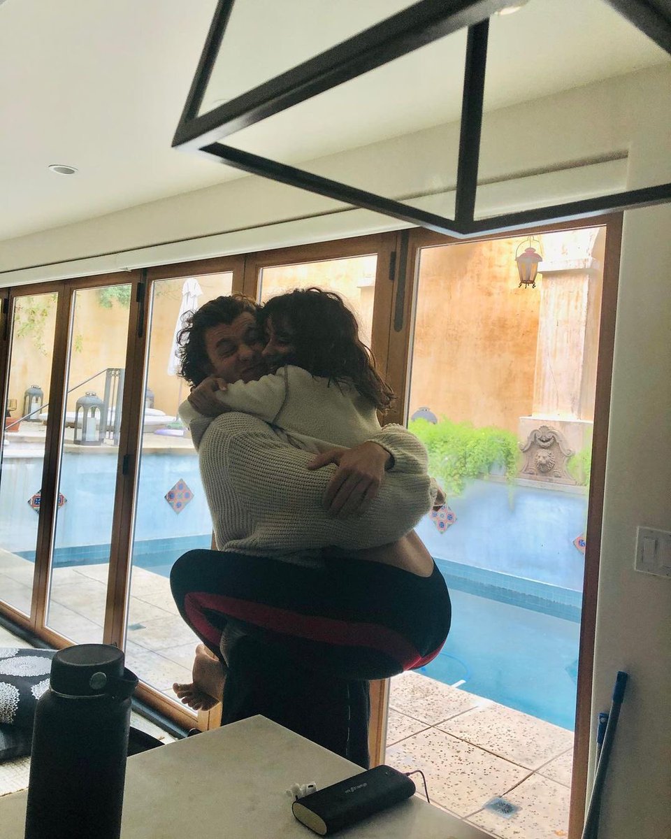 LaurensRainbows's tweet photo. De los creadores de Ally Brooke con dos pies izquierdos y Camila Cabello con 6 dedos, llega Lauren Jauregui sin una pierna https://t.co/Gpz8IjRWHw