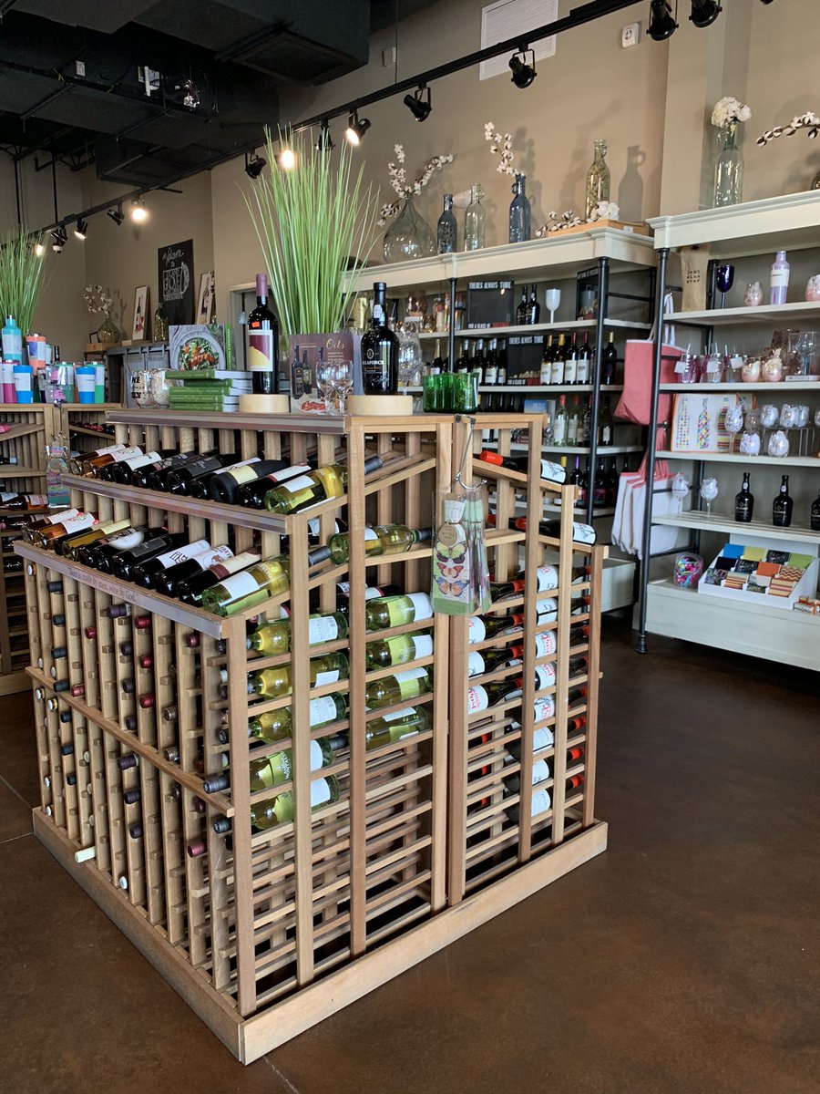 The_Hamilton_FL's tweet photo. Kissimmee Chamber of Commerce Event at Island Grove Wine Company! It’s lways a pleasure to network with other business 😁
#thehamiltonatlakeside #chamberofcommerce #brandnewapartments #islandgrovewinery #networkevents #kissimmeefl #formosagarden https://t.co/coQJxXJeyf