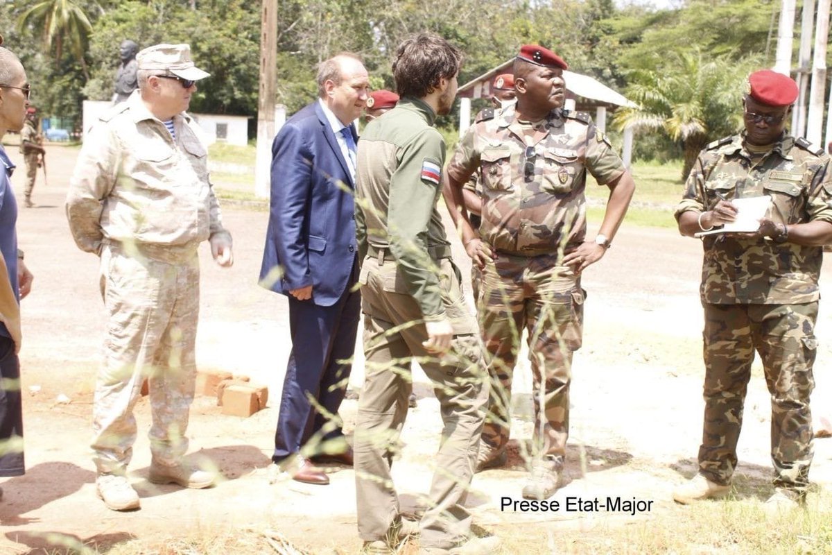A group of Russian military advisors in CAR led by Major General Oleg Polguyev. 10/ https://riafan.ru/1308112-premer-car-obsudil-ukreplenie-bezopasnosti-v-strane-s-predstavitelem-mo-rf https://vk.com/milinfolive?w=wall-123538639_1652685
