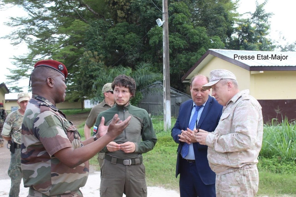 A group of Russian military advisors in CAR led by Major General Oleg Polguyev. 10/ https://riafan.ru/1308112-premer-car-obsudil-ukreplenie-bezopasnosti-v-strane-s-predstavitelem-mo-rf https://vk.com/milinfolive?w=wall-123538639_1652685