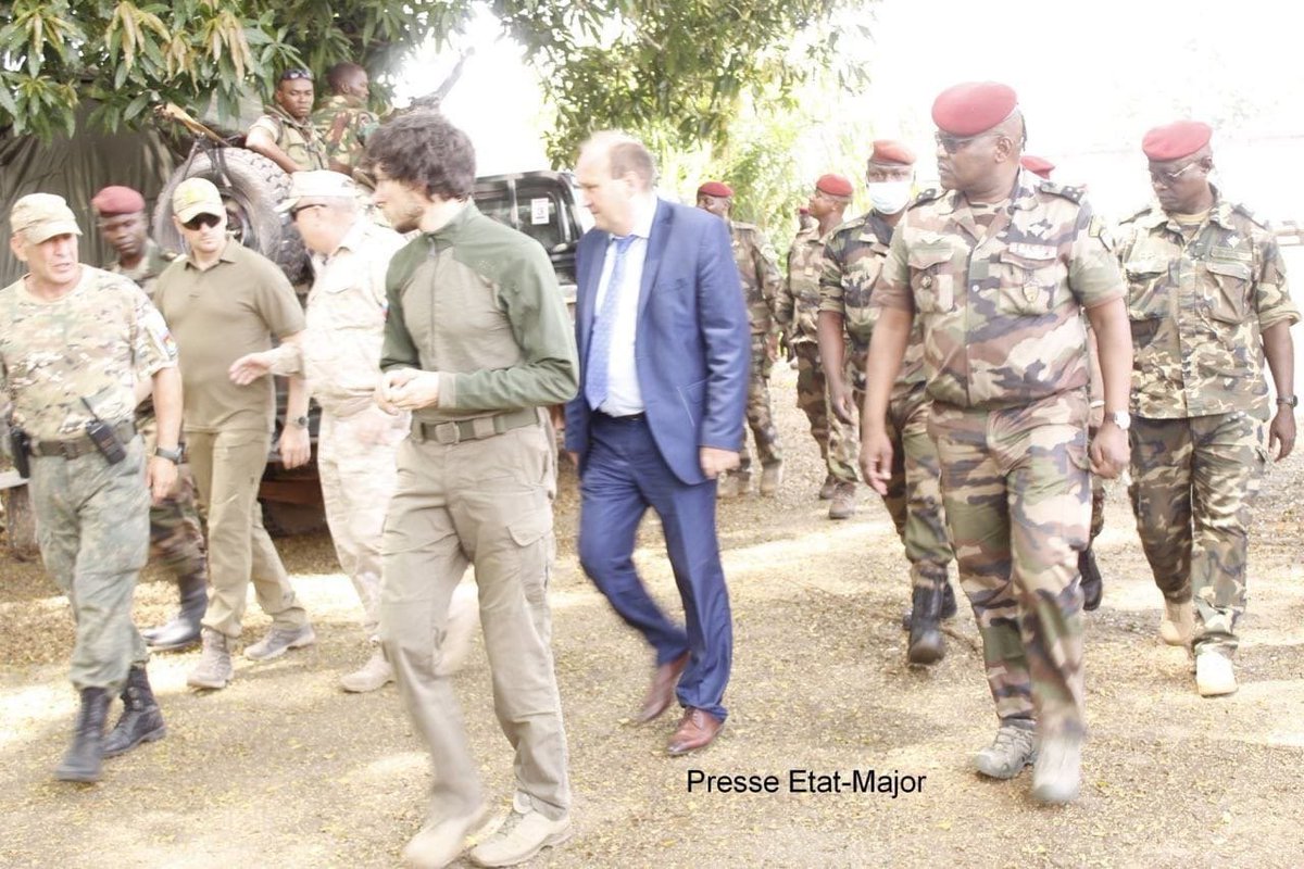 A group of Russian military advisors in CAR led by Major General Oleg Polguyev. 10/ https://riafan.ru/1308112-premer-car-obsudil-ukreplenie-bezopasnosti-v-strane-s-predstavitelem-mo-rf https://vk.com/milinfolive?w=wall-123538639_1652685