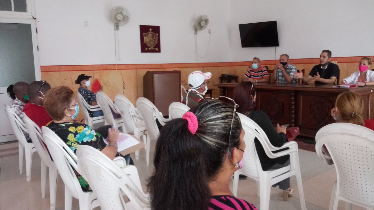 Asamblea_Banes's tweet photo. #PoderPopularBanes | Visita integral al Consejo Popular Reparto Silva,una acción coordinada entre la @Asamblea_Banes y el Consejo de la Administración Municipal,para evaluar los planteamientos y servicios básicos brindados a la población. #Banes #Cuba https://t.co/Je0L3V7Jxq