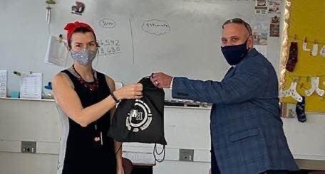 WH_Super's tweet photo. Happy Friday,
Today we visited Duval Elementary to recognize and say thank you to…..
Nicole Sykes
#WH_BeTheDifference
THANK YOU NICOLE FOR MAKING AN IMPACT AND BEING THE DIFFERENCE FOR THE STUDENTS IN WHITMAN-HANSON AND AT DUVAL ELEMENTARY SCHOOL!
Have a great weekend!
Jeff https://t.co/oq2AjJcvHz