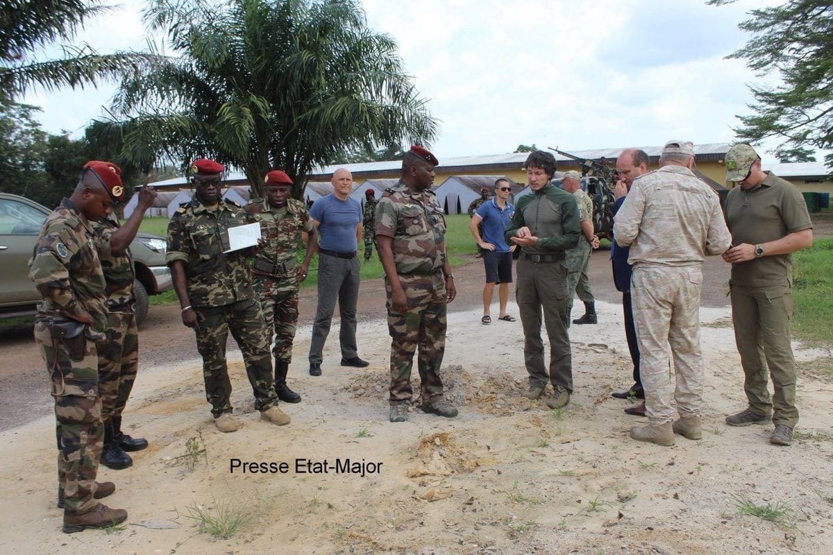 A group of Russian military advisors in CAR led by Major General Oleg Polguyev. 10/ https://riafan.ru/1308112-premer-car-obsudil-ukreplenie-bezopasnosti-v-strane-s-predstavitelem-mo-rf https://vk.com/milinfolive?w=wall-123538639_1652685