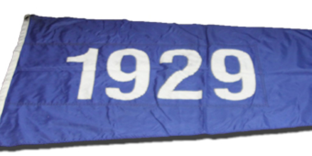 CubsAuthentics's tweet photo. The @Cubs have won the NL Pennant 17 times in their history. Each pennant-winning team has a rooftop flag that flies over Wrigley Field every season.
#FlagsofWrigleyFieldAuction #WrigleyFieldCollection #CubsCharities https://t.co/zjm0xDS4OT