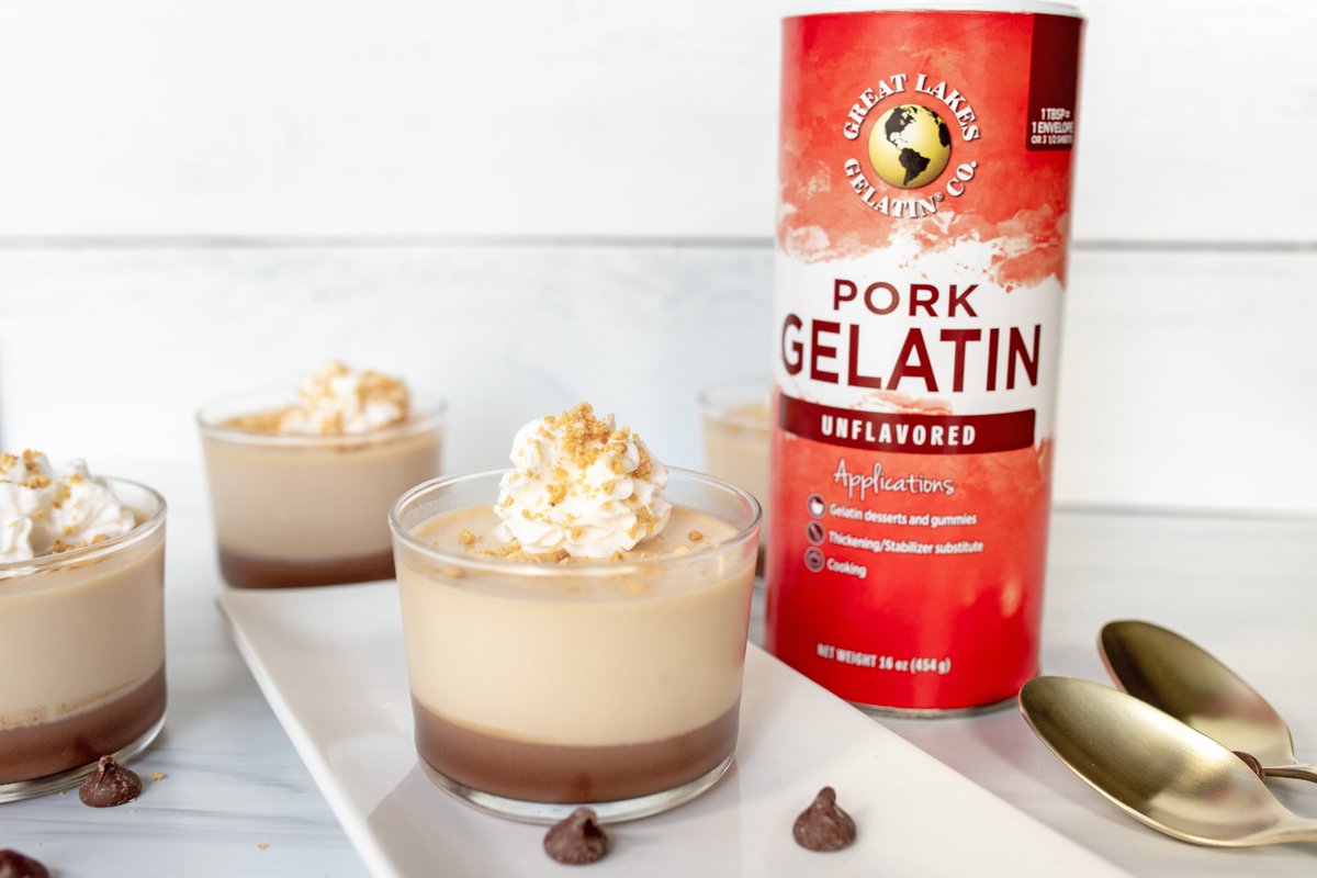 thesupermomlife's tweet photo. Looking for a good individual dessert for your next dinner party or family dinner? This caramel and chocolate panna cotta is so creamy and delicious >> https://t.co/EvzY8oA8YR #LifewithGLG #BetterwithGLG #ad @GreatLakesGel https://t.co/bItSqEzQmh
