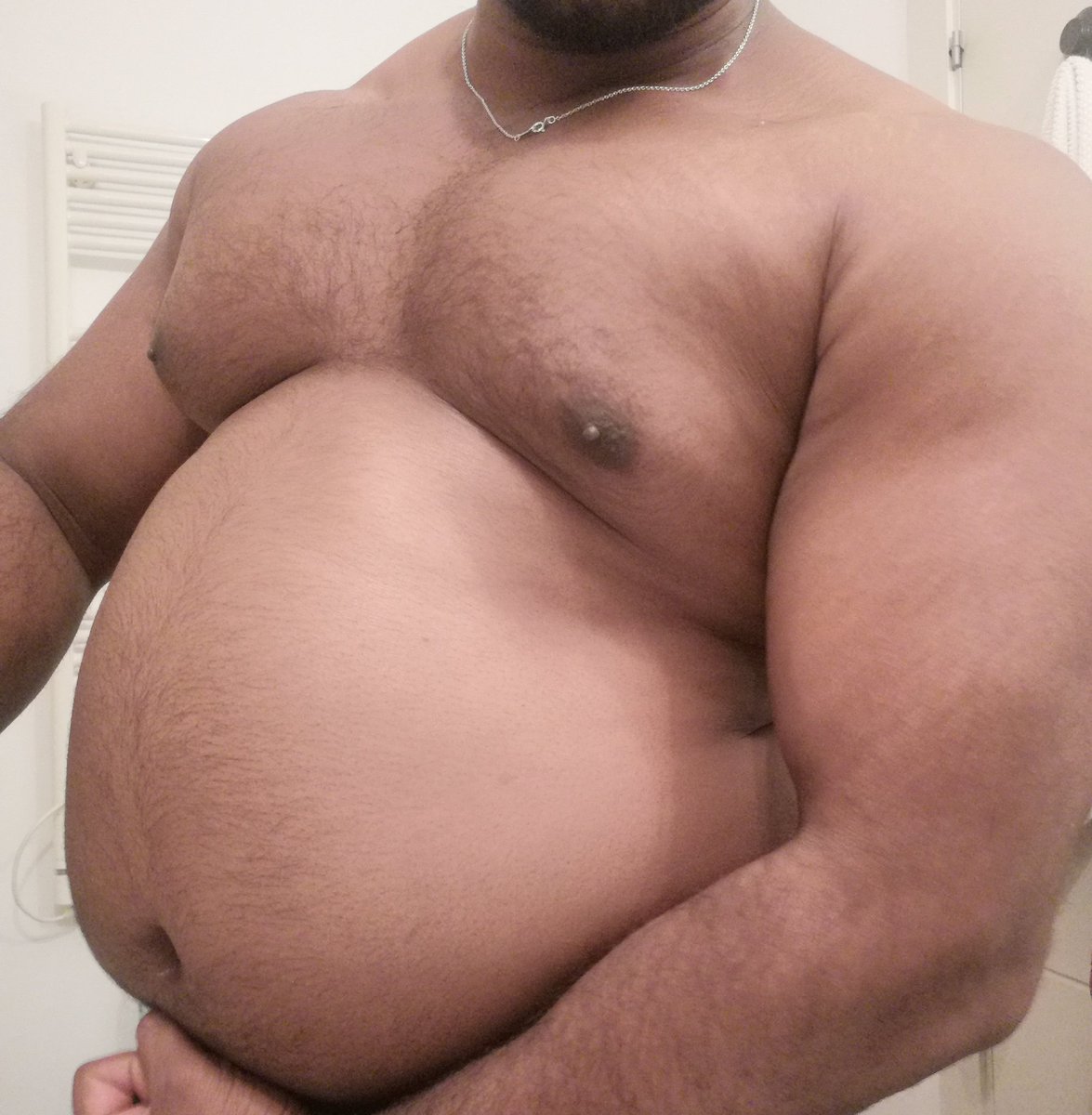 BigMeatbelly's tweet photo. #belllygain #bellystuffing #bellyrub #feeding #beefbelly #beef #bearbeef #gainner #bigbearhotshots #bigbear #BigBeefyBear1 #beargay #beefygay https://t.co/Ow2h3U9Vs3