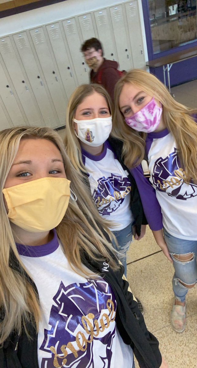 Showing our game day spirit at school! ⚓️💜