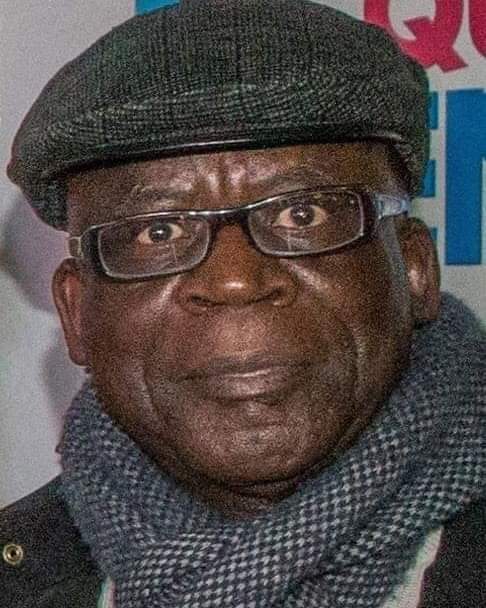 Chroniques225's tweet photo. 🔴 Ce monsieur, c'est Pascal NZONZI, acteur et metteur en scène congolais 

Surnommé le ministre ''des chiottes'' par le président Bobo dans CROCODILES DU BOTSWANGA, il est celui qui a prêté sa voix au grand-père de KIRIKOU et de MR SISSOKO dans AYA DE YOPOUGON https://t.co/mACZudkGbq