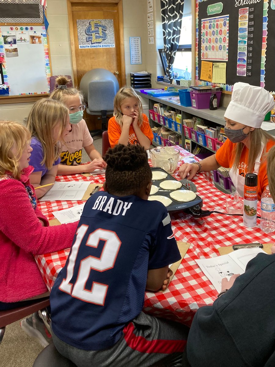 LIW_5thGrade's tweet photo. Chemical Café Success! 👩🏼‍🍳🥞These fifth graders enjoyed learning about chemical changes by observing what happens when pancakes are made! https://t.co/CNh63V0dOa