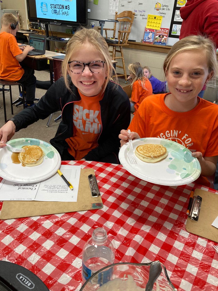 LIW_5thGrade's tweet photo. Chemical Café Success! 👩🏼‍🍳🥞These fifth graders enjoyed learning about chemical changes by observing what happens when pancakes are made! https://t.co/CNh63V0dOa