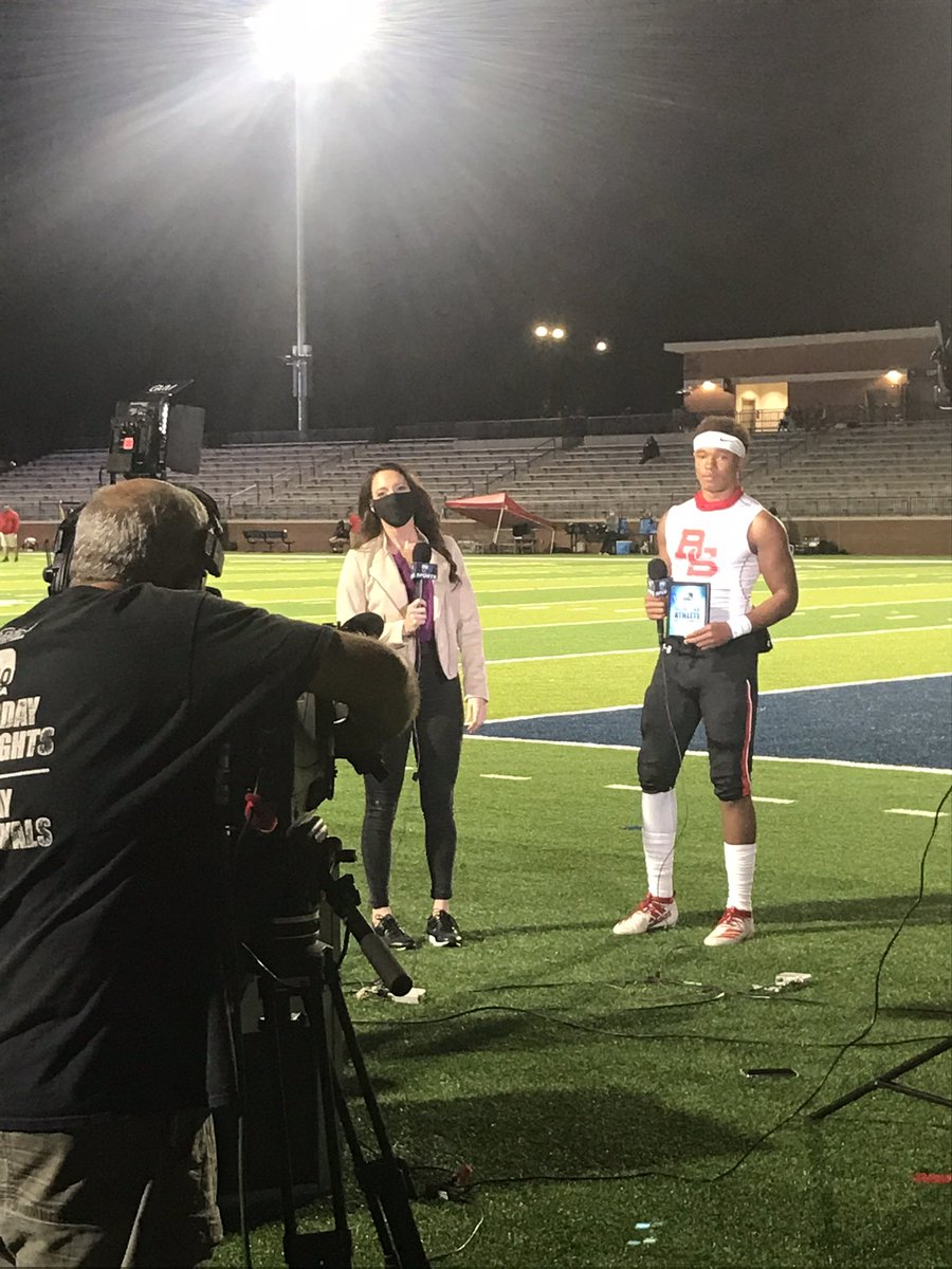 BSH_recruits's tweet photo. Our very own @dodd_jalen being interviewed by @My40Sports before tonight’s game.  Congrats JDodd on being named the Scholar Athlete of the Week. https://t.co/W0EUsrj6VY