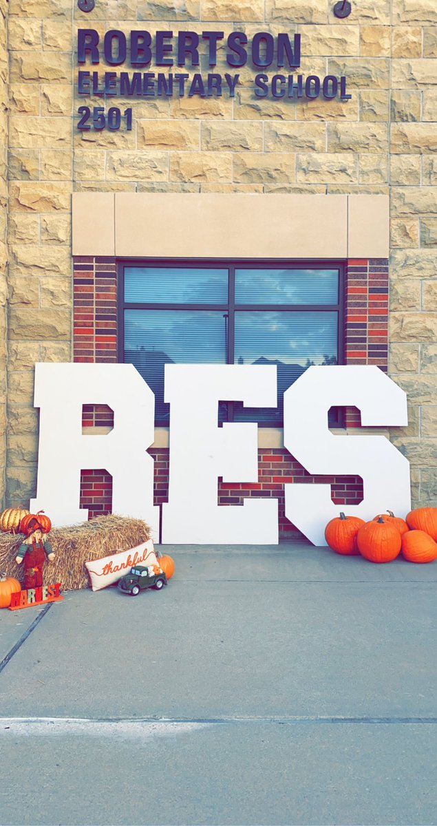 tannerrklein's tweet photo. The sweetest memories were made today. The pumpkin patch at @Robertson_Elem went off without a hitch! There was nothing better than seeing their faces in person when they came running from their cars 🤍 #ourfisdstory https://t.co/3clZlrxI5C