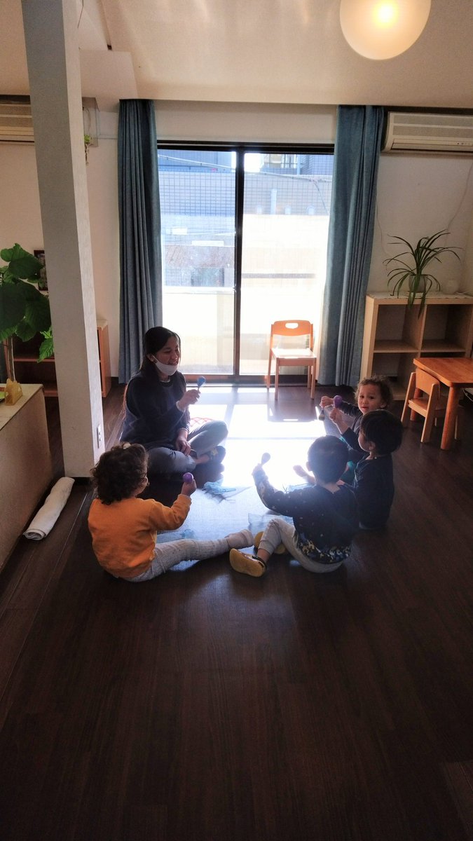 MSTokyoPine's tweet photo. The wheels on the bus go round and round～♪…Mommies on the bus says “Shush, shush, shush～♪”  
#MSTlittlepeople #MSTmusic #MSTlanguage https://t.co/qhvKyt1Urs