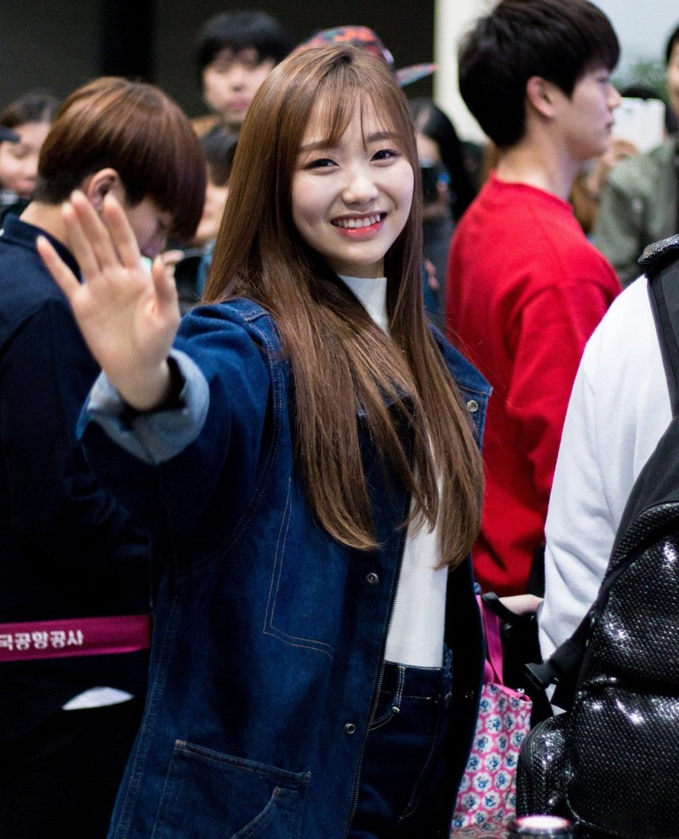 IuveIie's tweet photo. Avdey llega a las corridas al #MymoonDebut porque honestamente se tomó este debut muy en serio y se fue a un viaje de una semana para traer #StarsForMymoon ya que éstas bellezas sólo se merecen lo mejor y eso se les dará en esta casa ᕙ(⇀‸↼‵‵)ᕗ ¡Muchas felicidades! https://t.co/T69w4mcQwL