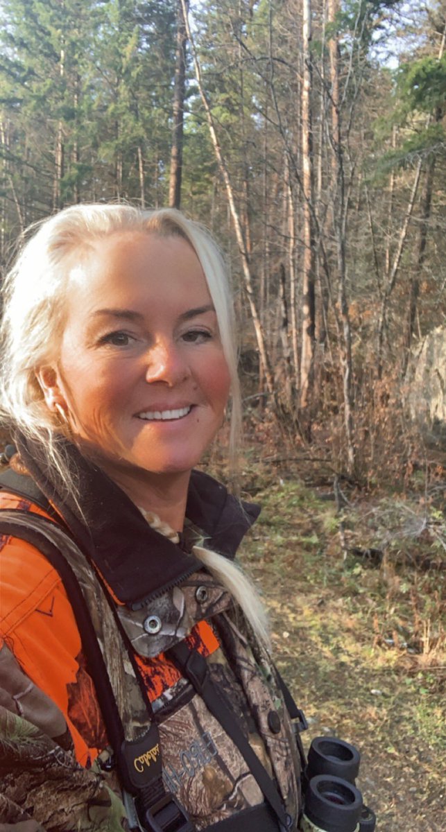 After yesterday’s crazy day and a ton of hard work in the pouring rain and snow, it was nice to do a Mule deer scout with the group😊we were fortunate enough to find the does and fawns, 20+ in an area. Now we know where they are, we just have to see#bchunting #muledeer #scouting