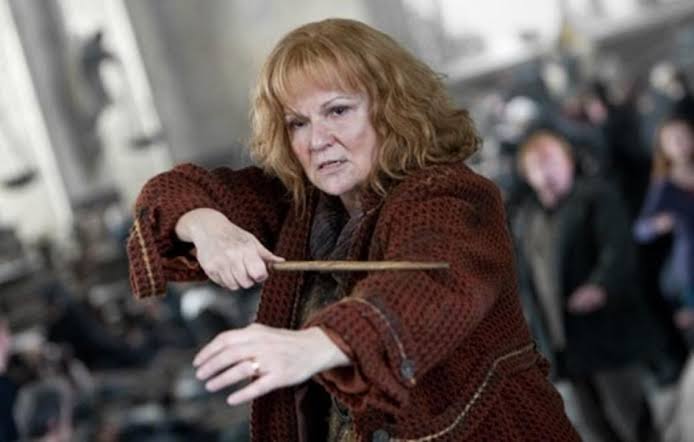 capa_invisible's tweet photo. *Warner Bros despide a Johnny Depp de Animales Fantásticos*

El fandom: a mi Grindelwald no, perra https://t.co/onC9QsD7up