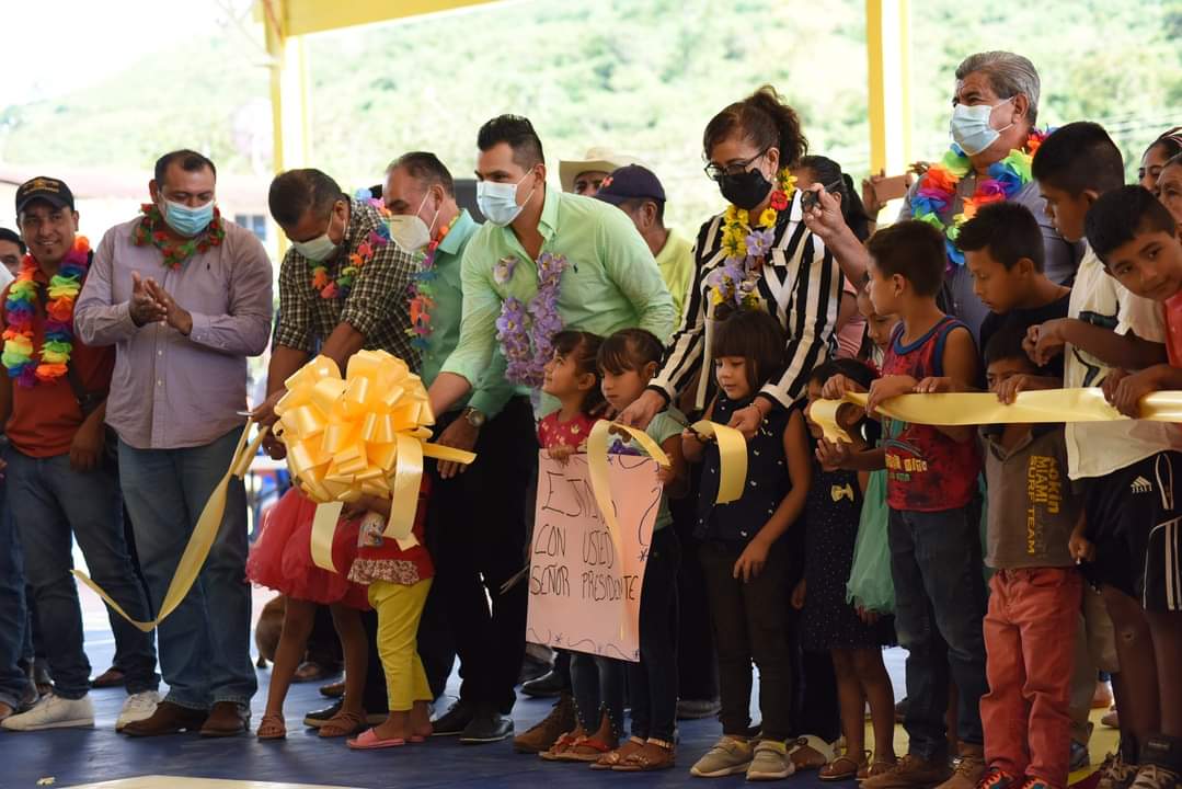 LaPlazaDiario's tweet image. Inaugura Yasir Deloya techado de cancha, en Tecpan laplazadiario.com.mx/sociedad/inaug… a través de @LaPlazaDiario #Tecpan #Guerrero #Techado #Obras