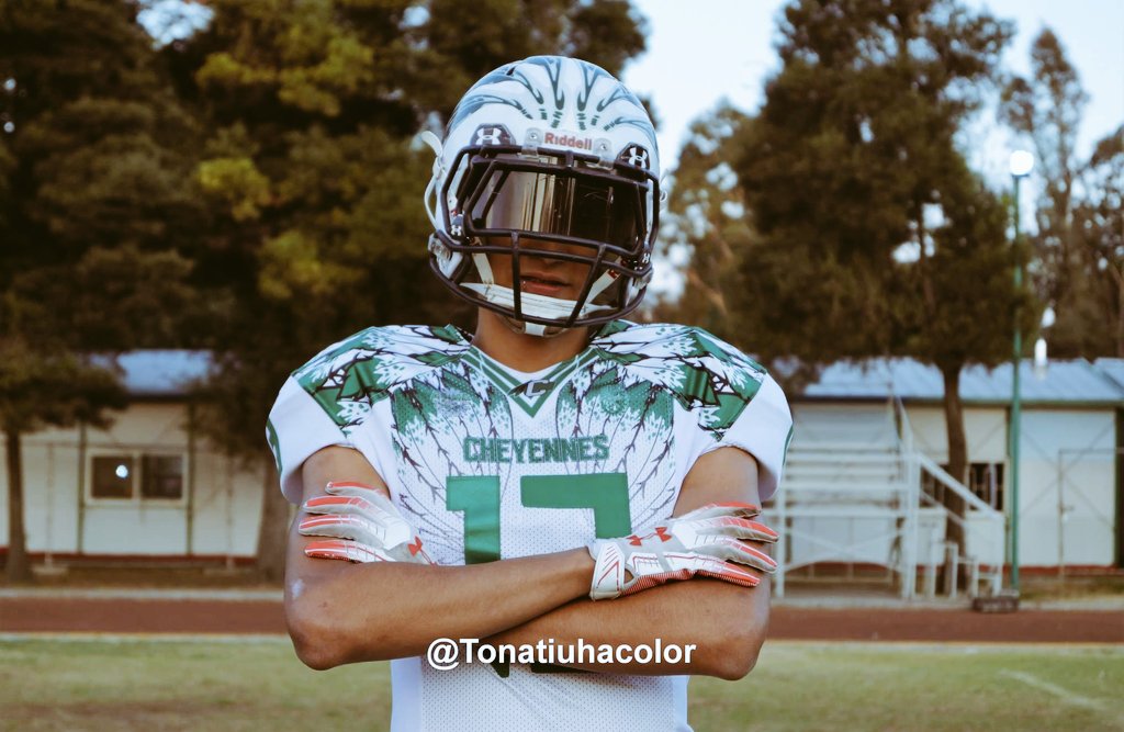 <a href="/RalVal98/">piña🍍</a> <a href="/CheyennesEsimeC/">Cheyennes ESIME Culhuacán</a> QB de lujo en Culhuacán 👊🏈

1️⃣3️⃣ Octavio Márquez

¡Abrazo, Leo! 🙌

#Huélum 👊⚙️
#OrgullosamentePolitécnicos 🙌