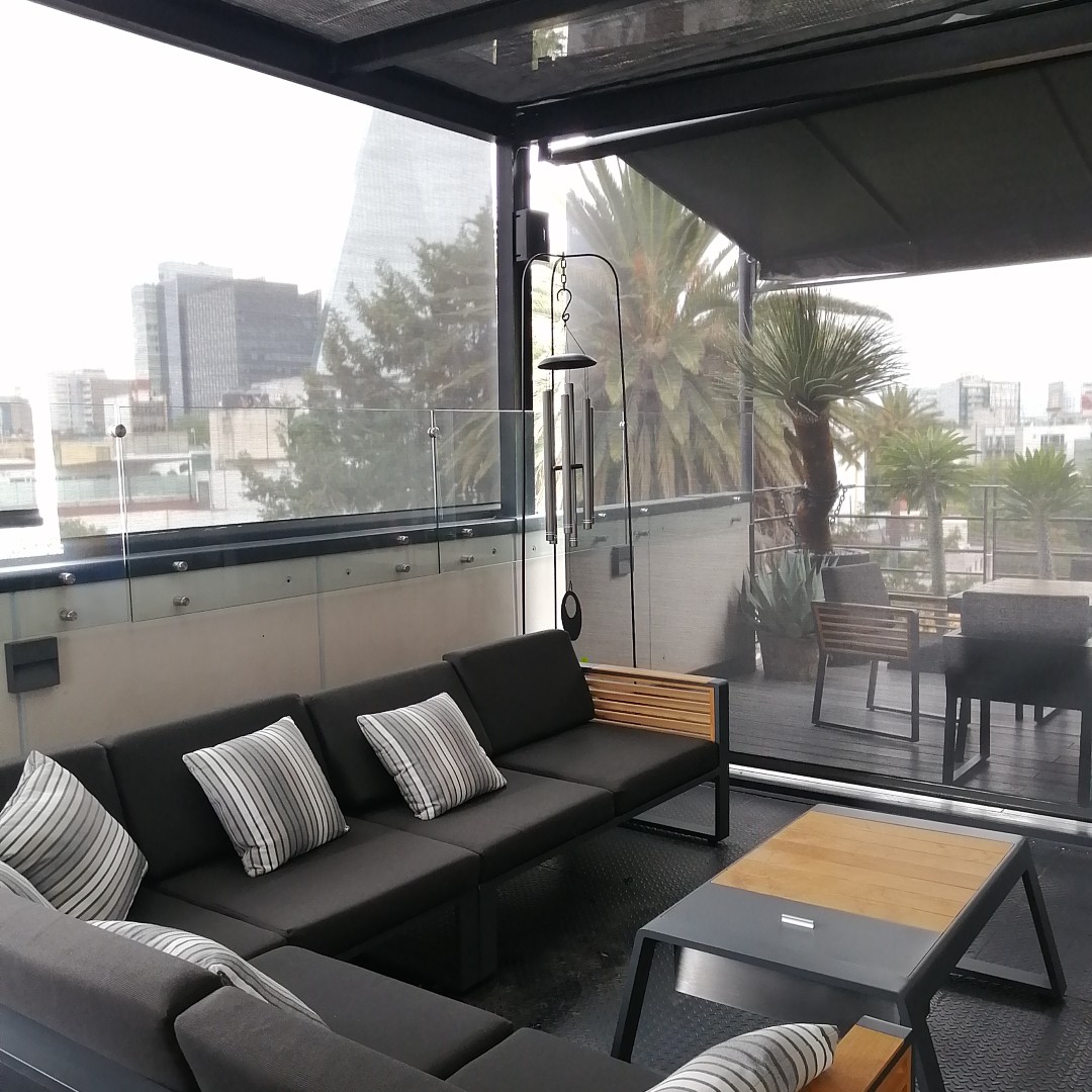 ¿Estás en busca de la casa perfecta? ¡Enhorabuena! Pero la ubicación y el tamaño de la casa no lo es todo. Que brinde facilidades y que te permita controlar todo lo que ahí sucede la convierten en tu paraíso privado.