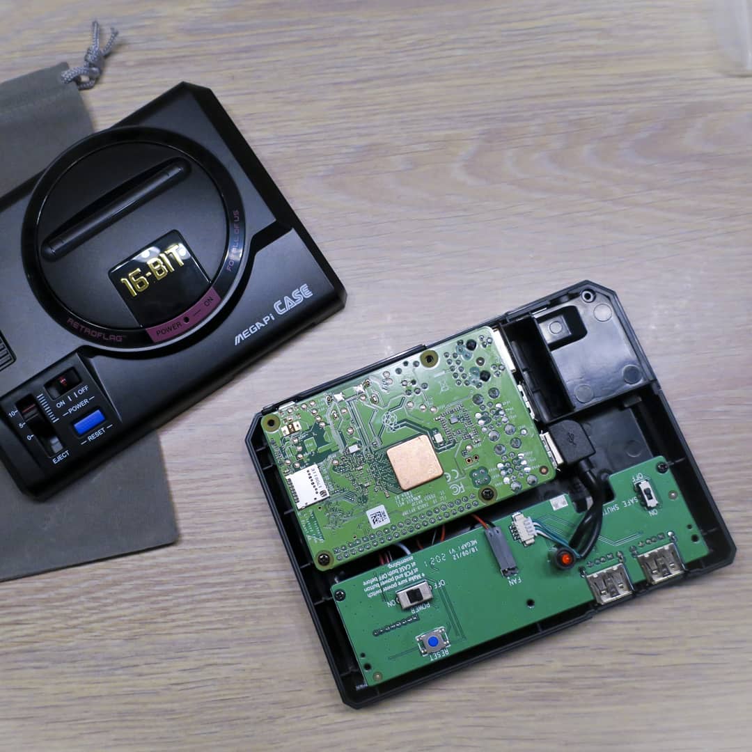 ChtiGeek's tweet image. Recalbox pour profiter de tous les anciens jeux 😀👍👍🕹🎮 Recalbox #raspberrypi3b #Raspberry #geeekpi #megapicase #recalbox.