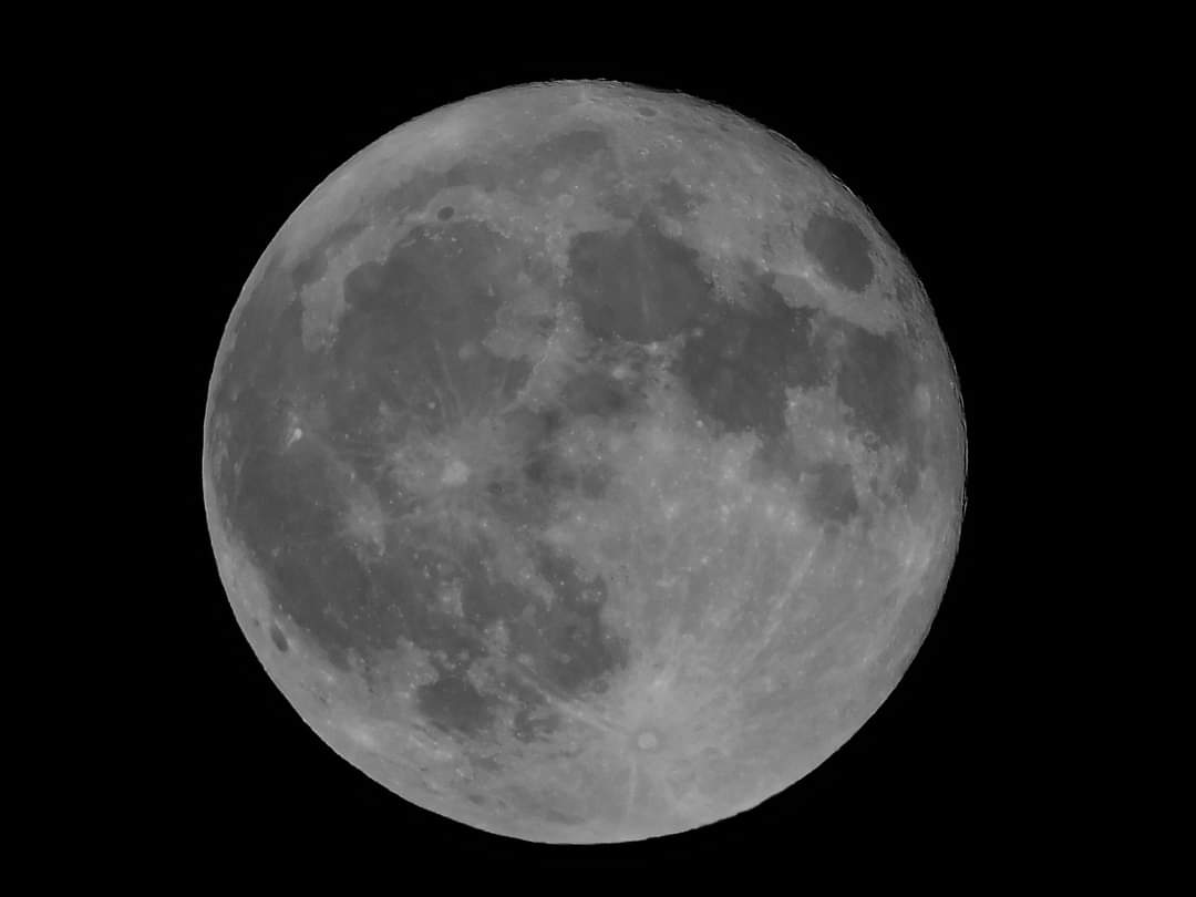 FrostCoreStudio's tweet photo. Here are some shots of the full moon cycle Oct1st-Oct31st I have more on my deviant art page, link on my profile if interested. #fullmoon #October #bluemoon2020 #photography #space #astrophotography #nightsky #art #ArtistOnTwitter https://t.co/0HB3c5iJqp