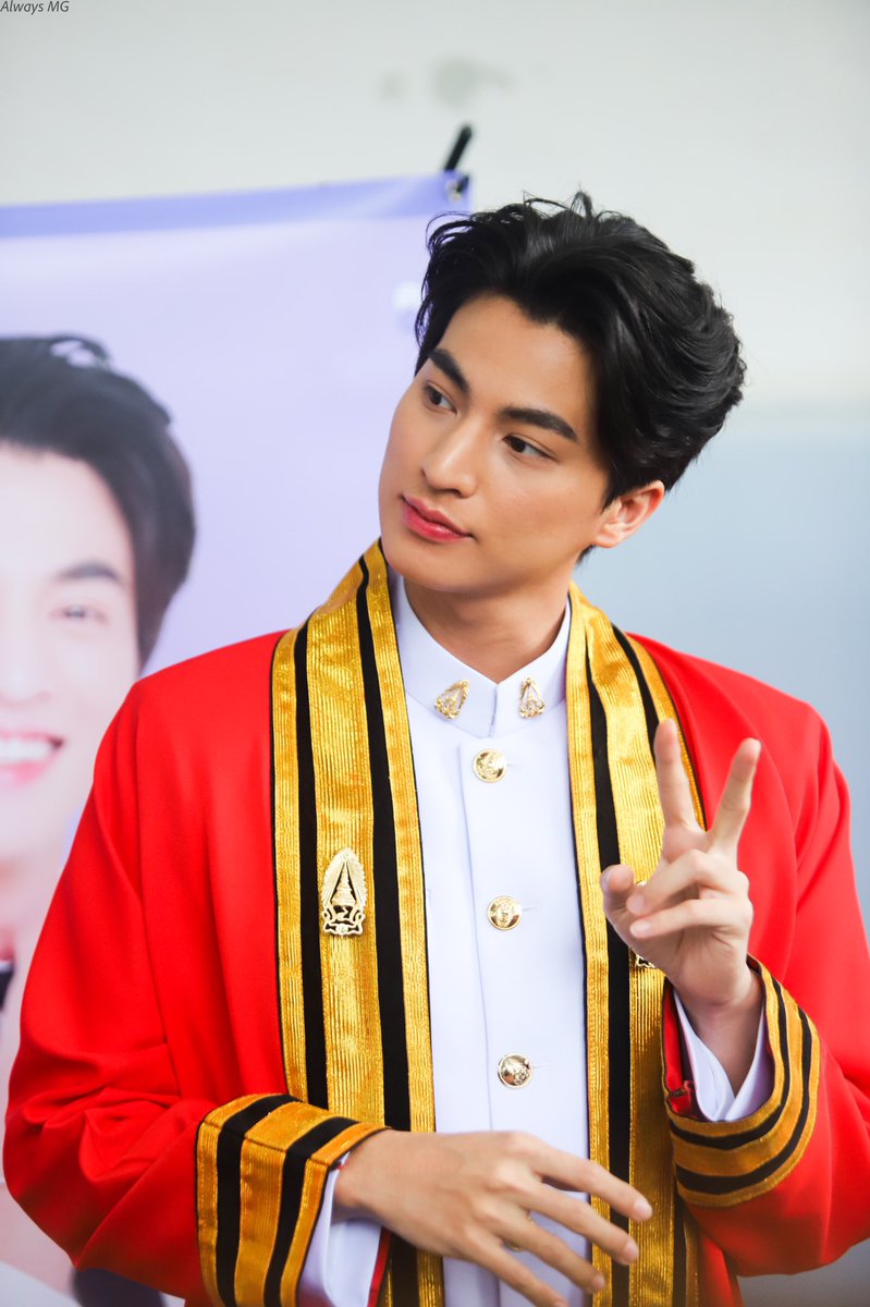 AsAlways_21's tweet photo. บัณฑิตกลัฟ หล่อมากเลยครับ 

😭💖 @gulfkanawut 

#GulfKanawut https://t.co/5ck66CysoS