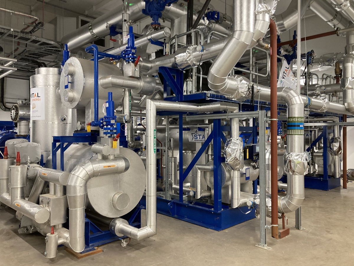 wasteheatuser's tweet photo. @SPRKeith @ScottishPower @10DowningStreet @BorisJohnson @beisgovuk Excellent news as the Twins have started harvesting riverheat @Queens_Quay &amp; they’re a thirsty pair 😜 turning 1.7MW of electricity into 5.2MW of #cleanheat day &amp; night (except of course when the grid is a bit tight &amp; they can take a breather &amp; empty the 135,000litre buffer.) https://t.co/lIUZNAxvsW