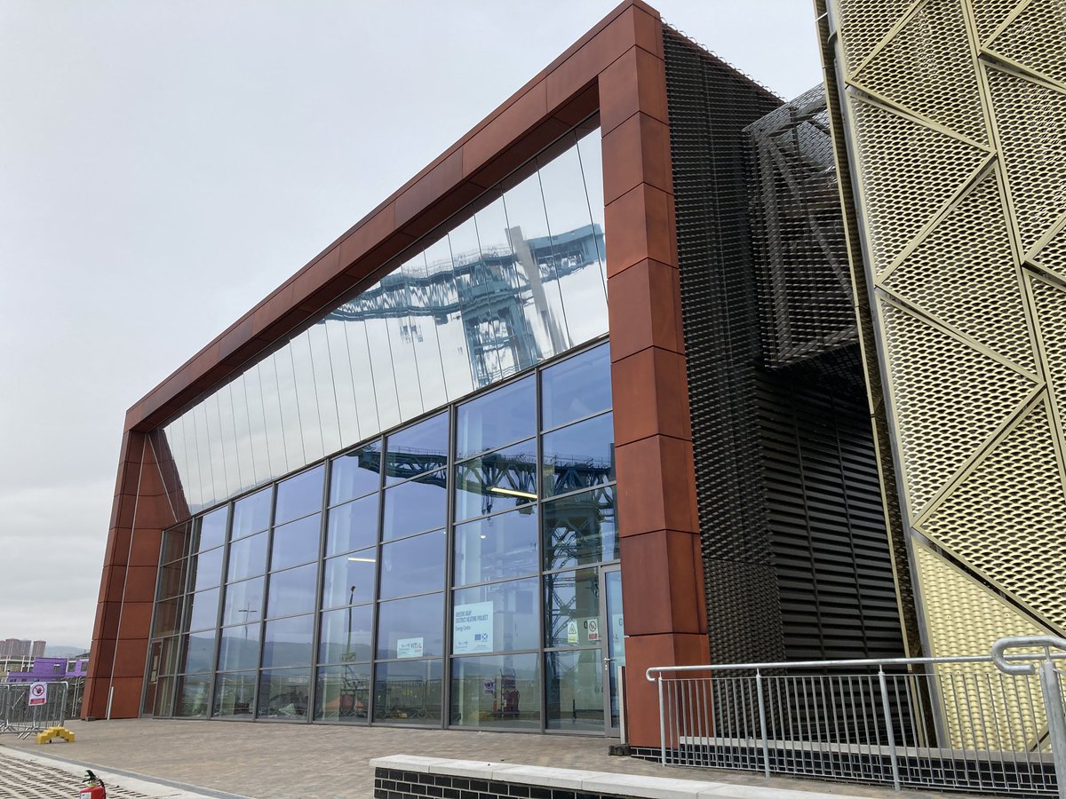 wasteheatuser's tweet photo. @SPRKeith @ScottishPower @10DowningStreet @BorisJohnson @beisgovuk Excellent news as the Twins have started harvesting riverheat @Queens_Quay &amp; they’re a thirsty pair 😜 turning 1.7MW of electricity into 5.2MW of #cleanheat day &amp; night (except of course when the grid is a bit tight &amp; they can take a breather &amp; empty the 135,000litre buffer.) https://t.co/lIUZNAxvsW