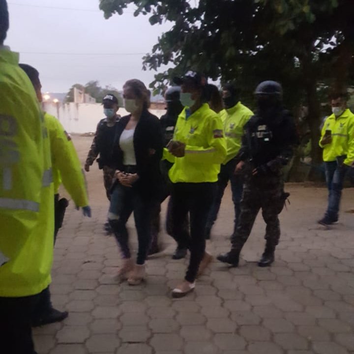 manabi_noticias's tweet photo. 🔴🔴🔴#URGENTE | #MANABÍ
#Detienen a la directora de la cárcel de #Jipijapa por supuesta #extorsión

Alexandra N. habría sido detenida la tarde de este viernes, 6 de noviembre, acusada de un supuesto delito de extorsión. https://t.co/WGsi3GoS7F