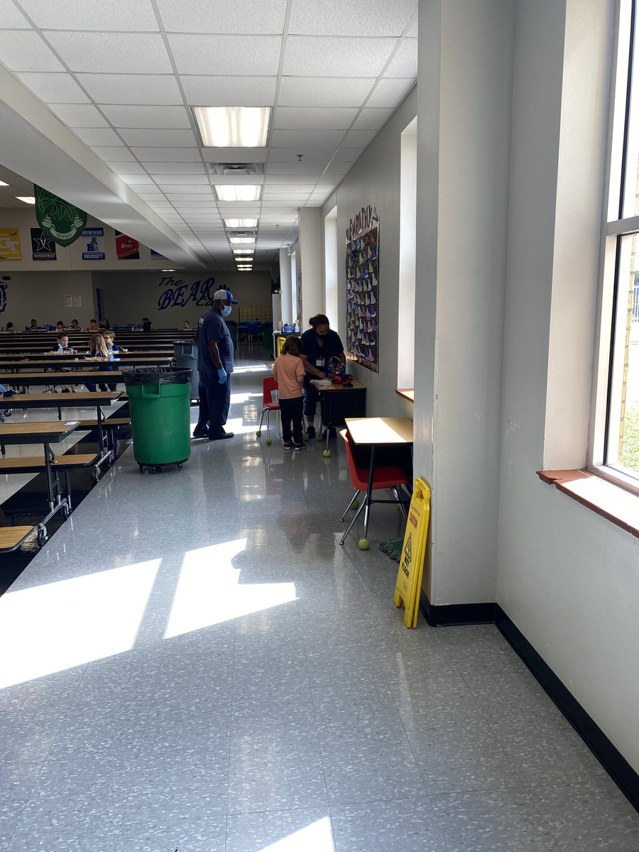 What makes a school a better place? People who go beyond their job description. I looked up to find a custodian <a href="/BlueHazeWSISD/">Blue Haze Elementary</a> opening lunch items. THIS IS WHAT MAKES OUR WORLD BETTER. Ms. PAULINA makes me want to be better! <a href="/wsisdschools/">White Settlement ISD</a> has no idea how blessed they are. 😭