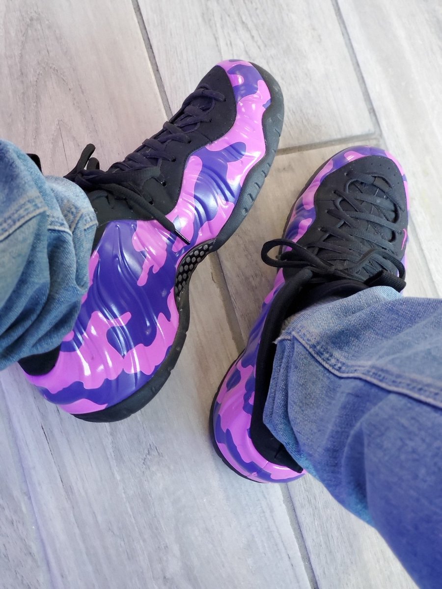 ItsMeWarrenG216's tweet photo. Fresh kicks on a Friday! Got my Foams on deck! Fly shoes make me feel good! 👟 😊
#ShoesSoFresh #Foamposite #GreatLakesRocks #FirstAndFast #MetroByTMobile #OhioNorth https://t.co/2bEJnWfdE5
