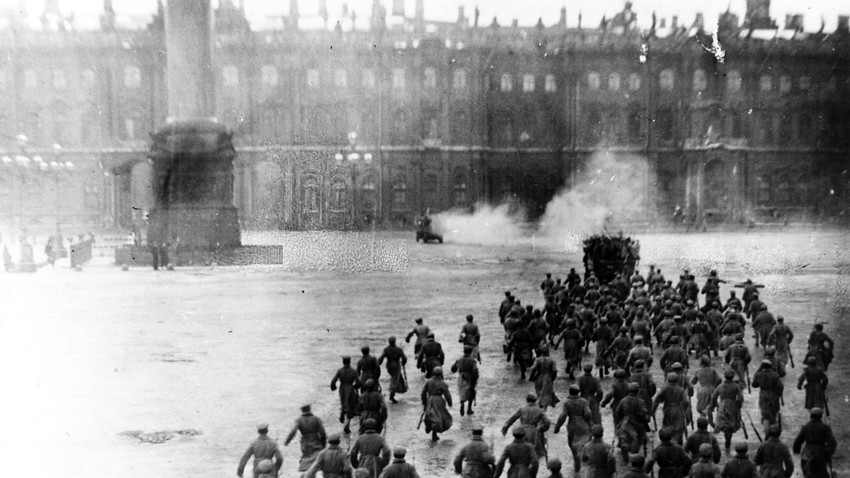 QFWWR's tweet photo. The anniversary of the October Revolution. The torch of proletariat revolution alight for world emancipation.

In the Words of a comrade, 'The wedding of Marxist theory and the mass workers movement represented the greatest event in the history of the liberation of mankind.' https://t.co/bJCbvqNsok