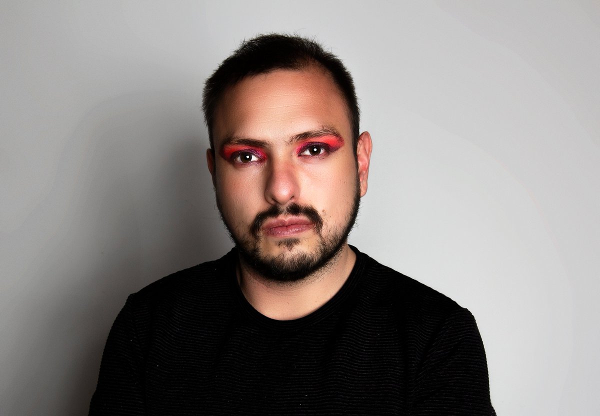 Alfonsojvenegas's tweet photo. Blue saphire, red rubi and green emerald. #makeupartist #Thebeautyblendins #Makeuptober #Color #Beard https://t.co/TC8sHCrASA