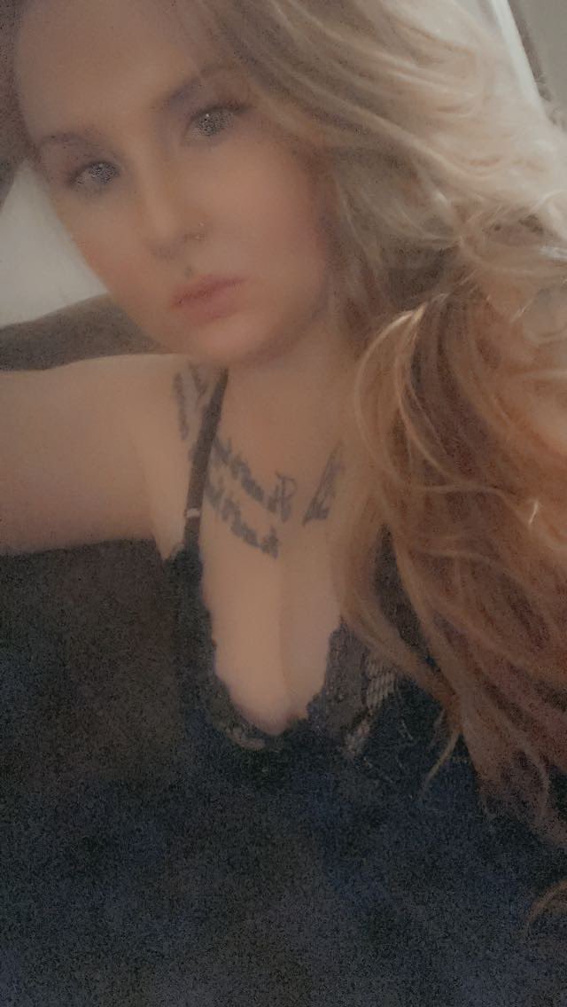 rebeccarageOF's tweet photo. So bored so horny https://t.co/lKb55YUV1q https://t.co/y6R6C2vTLS