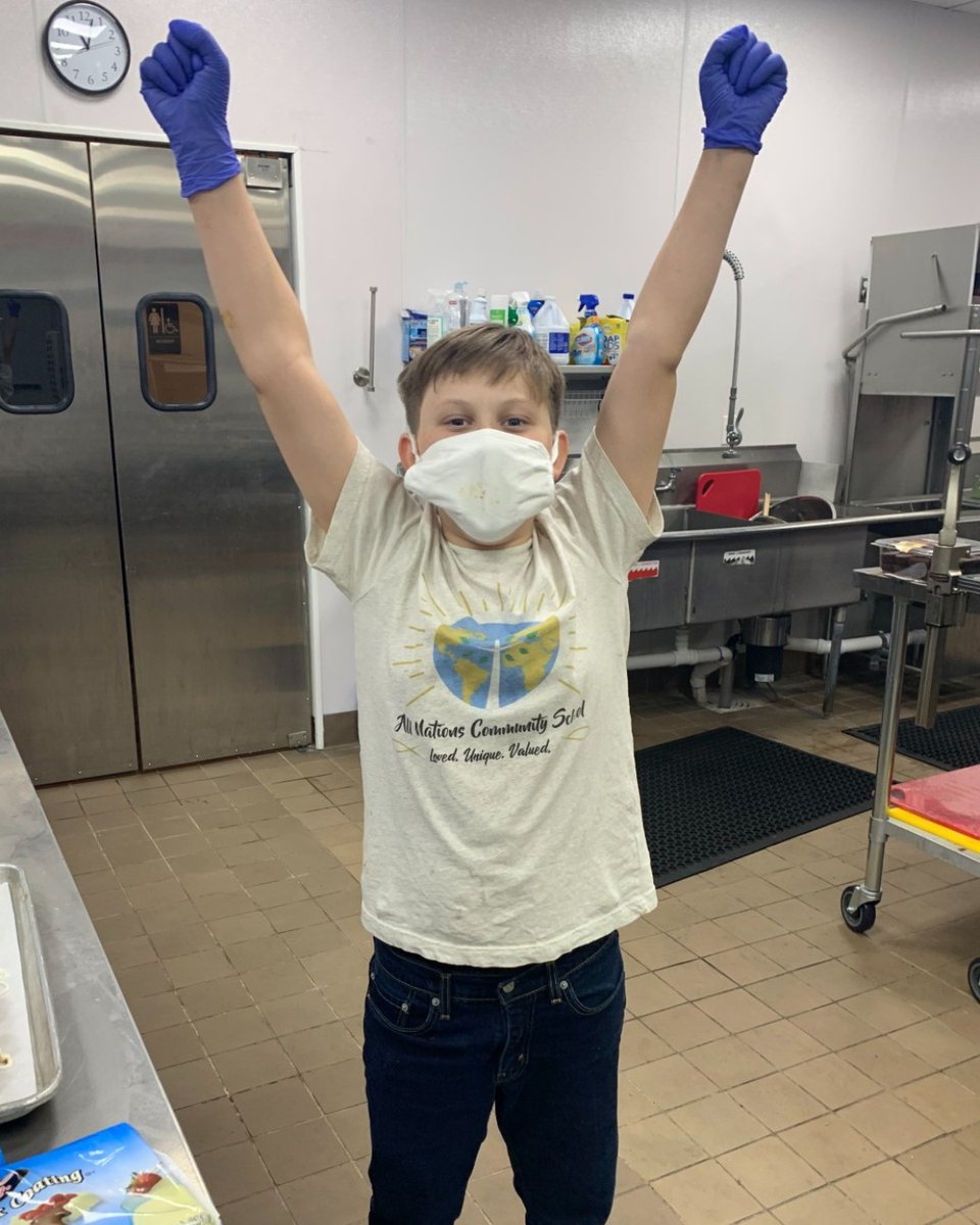 AllNationsCS's tweet photo. Our middle schoolers took a long-awaited trip to Abundant Harvest Kitchen to help prepare meals for community residents. Always a favorite! Looks a little different with Covid but the willingness to serve and love is the same. #servicelearning #loveyourneighbor #communityservice https://t.co/jpJ8MrQvrn
