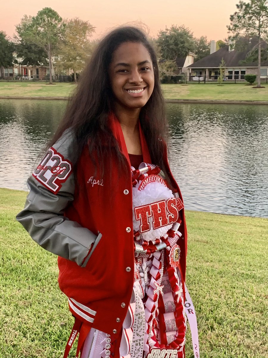 AprilJaneHoust1's tweet photo. Homecoming!!!!❤️❤️🎊🎊#TravisTigers #tigerpride365 #HomecomingWeek https://t.co/eGBBZwnyEW