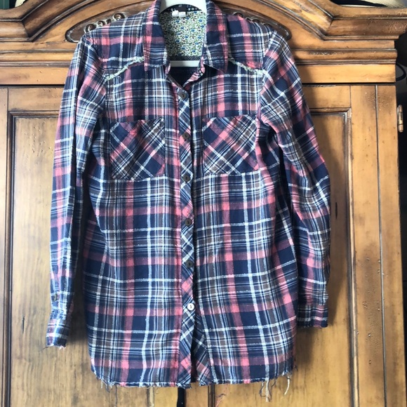 TeriLafferty's tweet photo. So good I had to share! Check out all the items I'm loving on @Poshmarkapp from @klassichic1 #poshmark #fashion #style #shopmycloset #wethefree #naughtymonkey: https://t.co/sdYEhfHopA https://t.co/8bjPgLwjPT