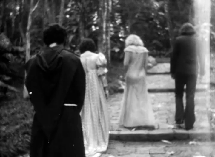 enduringscreens's tweet photo. Imagens (Luiz Rosemberg Filho, 1972) - vital, haunted, mournful, droning, corrosive, lyrical, desperate to express the unspeakable. Plus there's a lot of facepaint. Hat tip to @cinelimite for providing access to this great film ... https://t.co/zp7aPdJxYx
