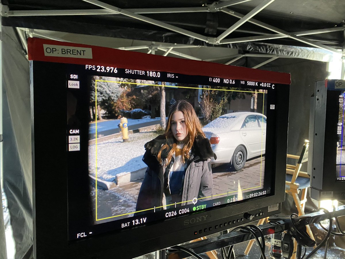 PrettyHardCases's tweet photo. The incomparable @Katie_E_Douglas fighting the cold while looking cool. #setlife #lookslikewinter #butitsfall #canadianproblem https://t.co/0MH975It0T