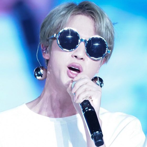 aaarmyarmy1's tweet image. Kim Seokjin 😎