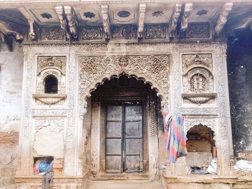 This temple-complex on the pages of history gets mentioned as Parnami MandirIts main shrine is reported to be a samadhi of one Daya Ram who in turn is reported as the founder of the Parnami sect of Hindus)