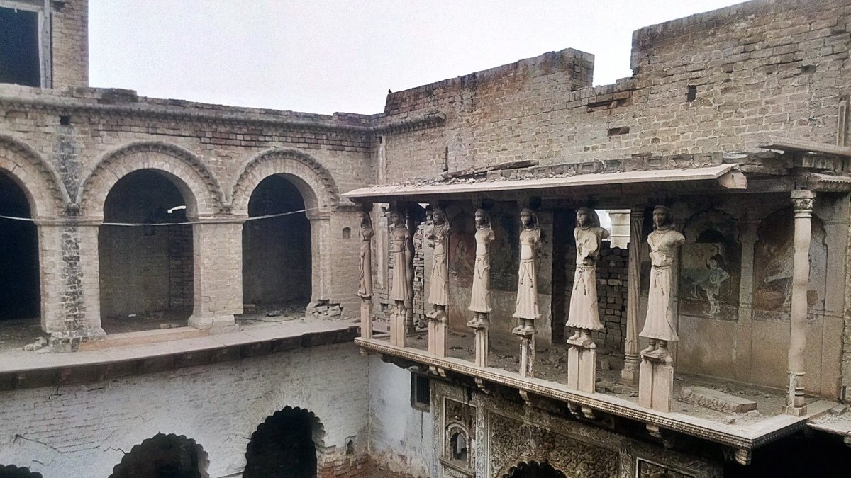 This temple-complex on the pages of history gets mentioned as Parnami MandirIts main shrine is reported to be a samadhi of one Daya Ram who in turn is reported as the founder of the Parnami sect of Hindus)
