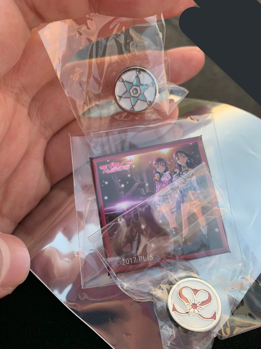 fiftryorm1224's tweet photo. ラブライブ現地はAqoursの2ndライブツアー以来でしたーー

やっぱり現地はちがうねぇー

声出し厳禁の今までにない感じでしたがとても楽しかった！

初めてガチャガチャグッズ買った
 #SaintSnow_Day1 https://t.co/PfrEYN40di