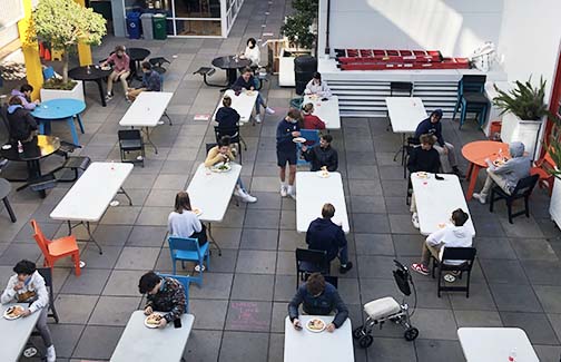 shhs_roundtable's tweet photo. Students eat lunch in the Courtyard of the Pine/Octavia campus. The 15 long tables accommodated two people at a time, and 11 round tables accommodated one person.
Read the full photo essay on our website (link in bio).
@sacredheartsf @thebroadview https://t.co/ydRj34pci6